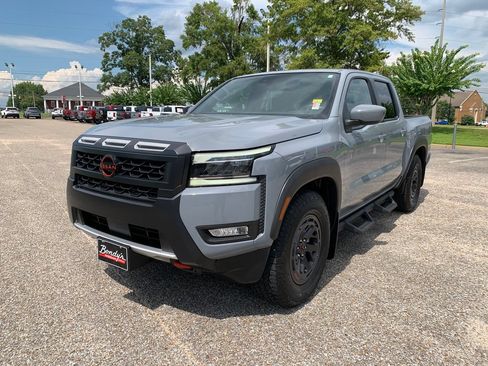 Used 2025 Nissan Frontier Pro-X RWD image 4