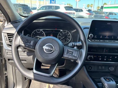 Used 2024 Nissan Rogue S AWD/4WD image 2