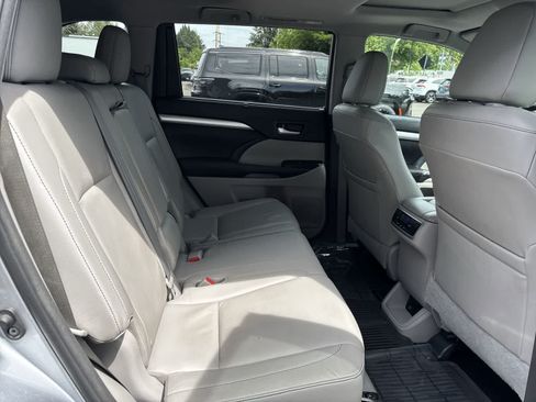 Used 2014 Toyota Highlander XLE AWD/4WD image 6