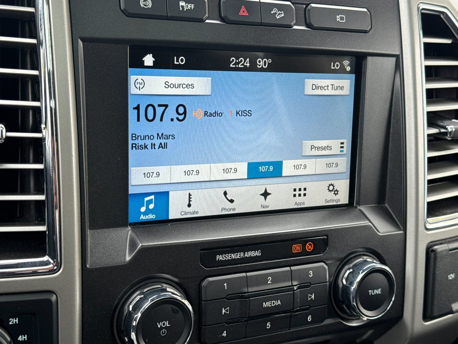 Used 2017 Ford F250 Lariat w/ Lariat Ultimate Package AWD/4WD image 17