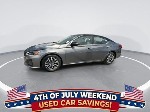 Used 2024 Nissan Altima 2.5 SV FWD image 4