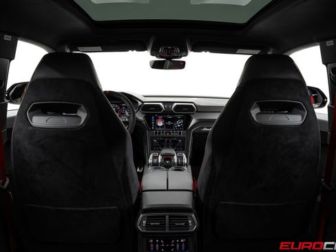 Used 2024 Lamborghini Urus Performante AWD/4WD image 34