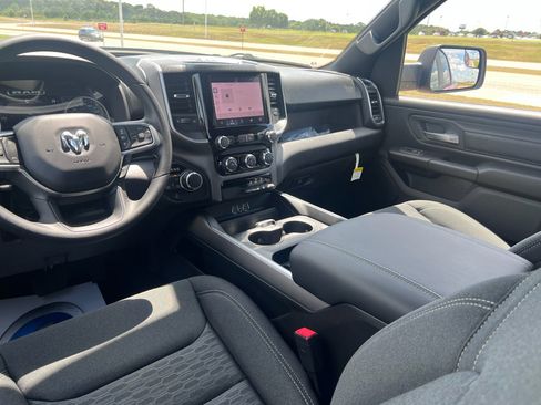 New 2026 RAM 1500 Express AWD/4WD image 17