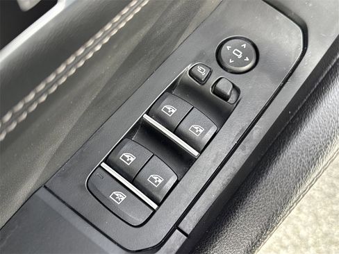 Used 2025 BMW X6 xDrive40i w/ Climate Comfort Package image 14