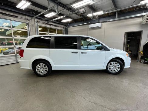 Used 2019 Dodge Grand Caravan SE FWD image 6