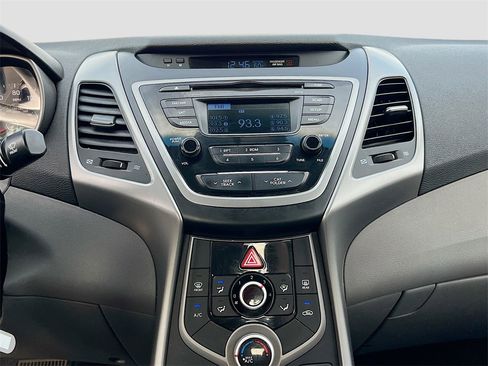 Used 2016 Hyundai Elantra SE image 13