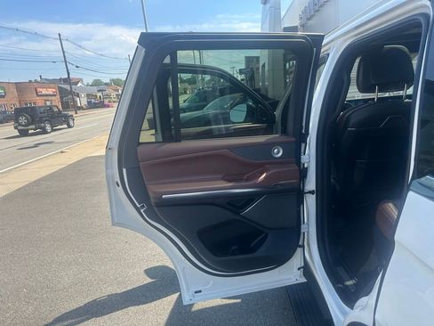 Used 2025 Lincoln Navigator Reserve AWD/4WD image 15