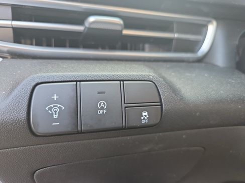Used 2025 Hyundai Elantra SE FWD image 21