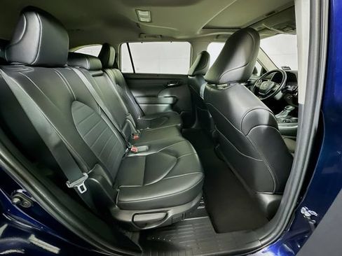 Used 2023 Toyota Highlander XLE FWD image 27