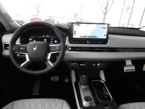 New 2026 Mitsubishi Outlander SEL image 14