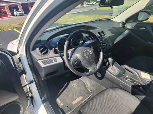 Used 2013 MAZDA MAZDA3 i SV w/ Convenience Pkg image 13