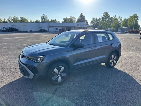 Used 2025 Volkswagen Taos S AWD/4WD image 7