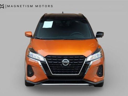 Used 2023 Nissan Kicks SR FWD image 2