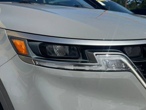 Certified 2024 Kia Carnival EX FWD image 9