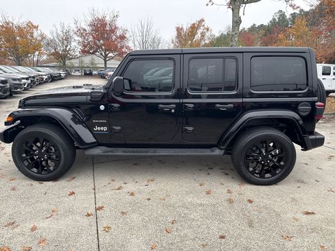 Used 2023 Jeep Wrangler Sahara image 4