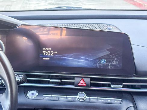 Used 2024 Hyundai Elantra Limited image 18