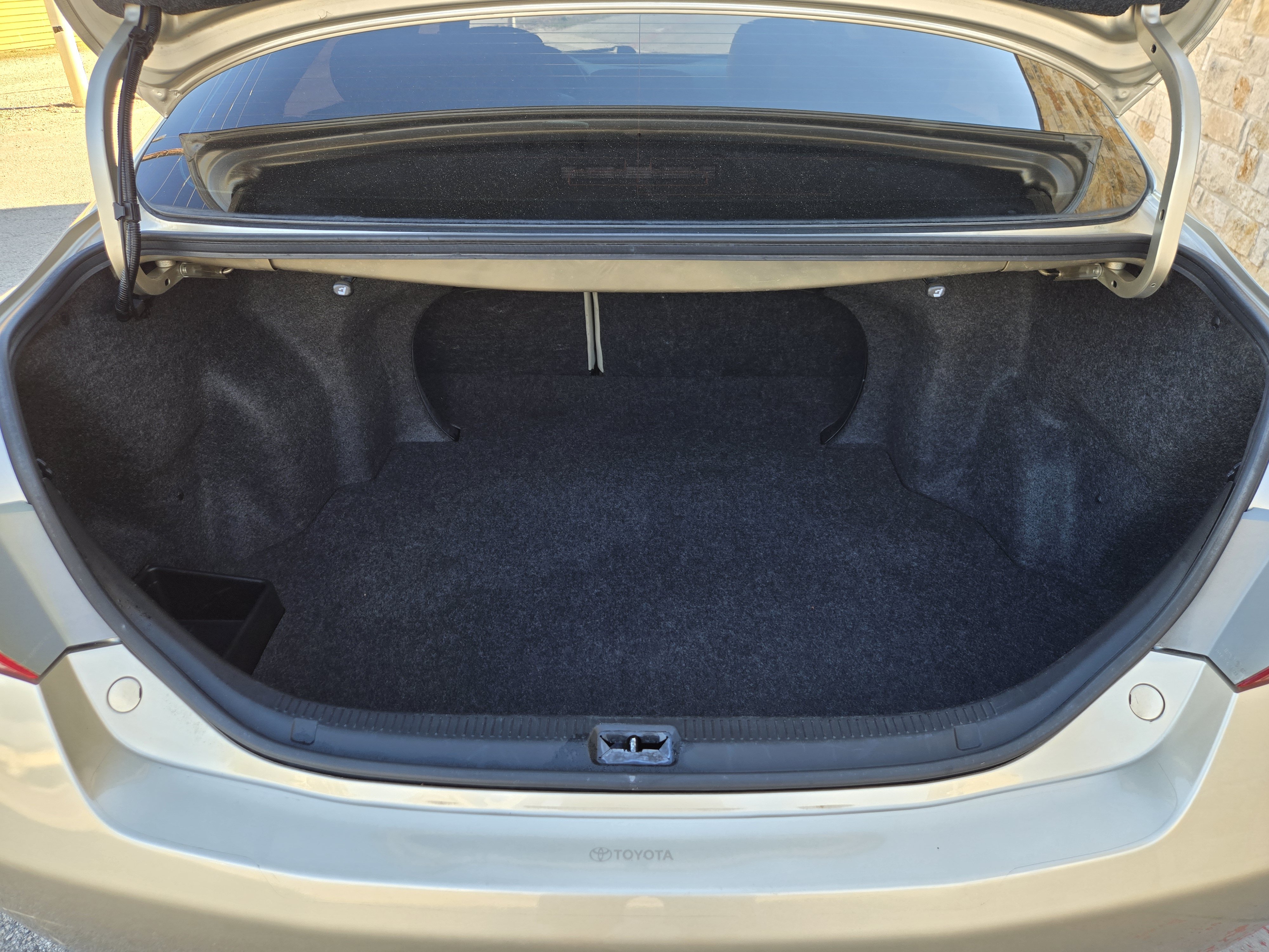 Used 2011 Toyota Camry LE w/ LE Extra-Value Pkg FWD image 17