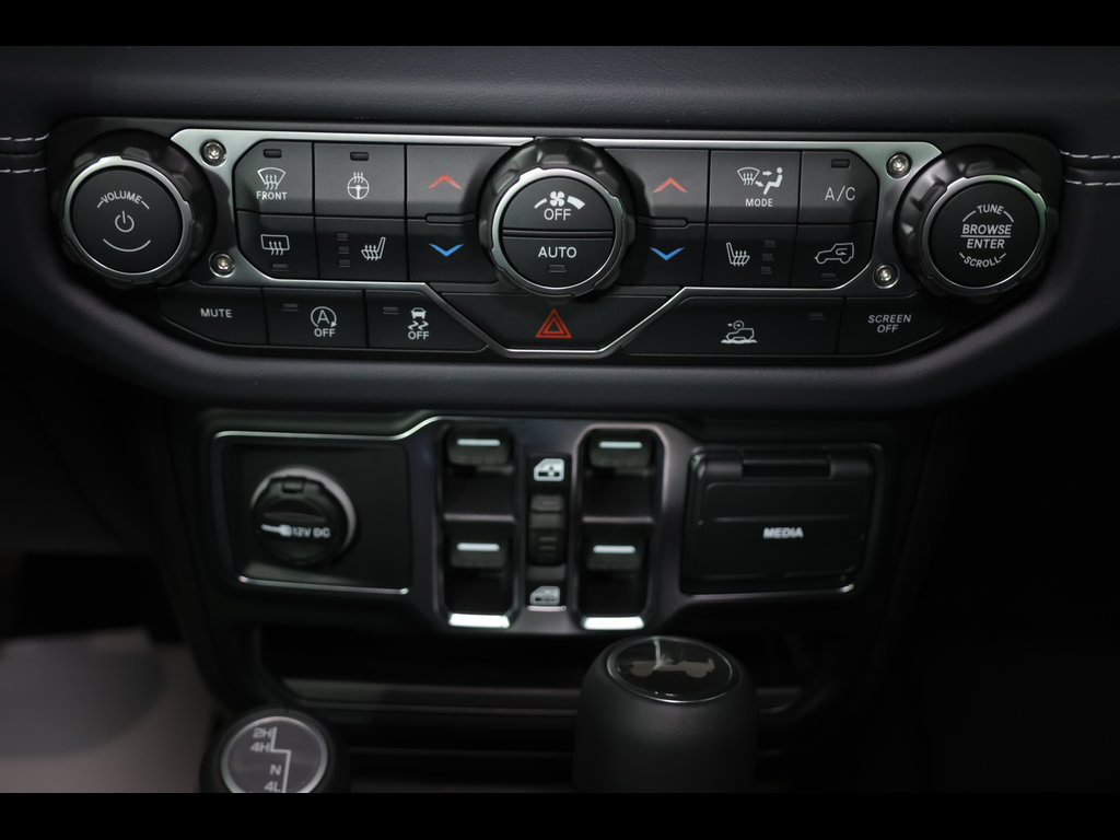New 2026 Jeep Wrangler Unlimited Sahara w/ Rockslide Package AWD/4WD image 14