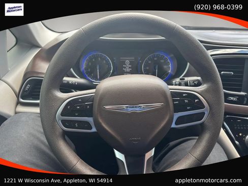 Used 2018 Chrysler Pacifica Touring Plus FWD image 16