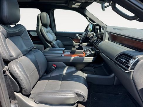 Certified 2023 Lincoln Navigator Reserve AWD/4WD image 19
