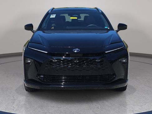 Used 2025 Toyota Crown Signia w/ Advanced Technology Package image 2