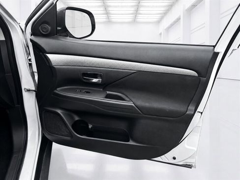 Used 2014 Mitsubishi Outlander ES FWD image 35