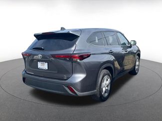 Used 2025 Toyota Highlander LE video 2