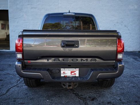 Used 2019 Toyota Tacoma TRD Off-Road w/ Technology Package image 11