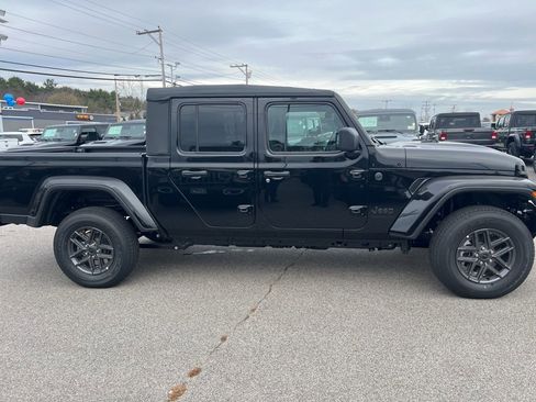 New 2026 Jeep Gladiator Sport image 8