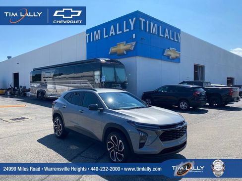 Used 2024 Chevrolet Trax RS w/ Driver Confidence Package FWD image 1