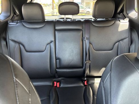 Used 2025 Jeep Compass Limited AWD/4WD image 39
