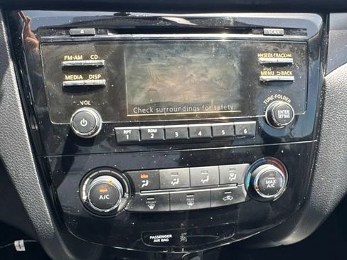 Used 2015 Nissan Rogue S FWD image 12