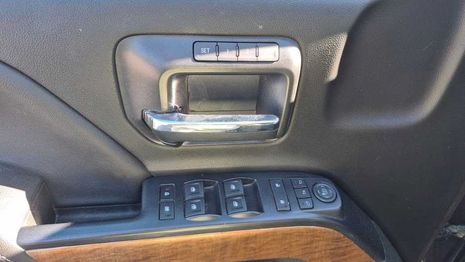 Used 2018 Chevrolet Silverado 1500 LTZ w/ LTZ Plus Package AWD/4WD image 7