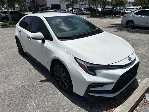 Used 2025 Toyota Corolla SE FWD image 9