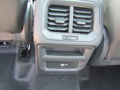 New 2024 Volkswagen Taos SE image 20