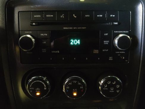 Used 2013 Dodge Challenger SXT image 25