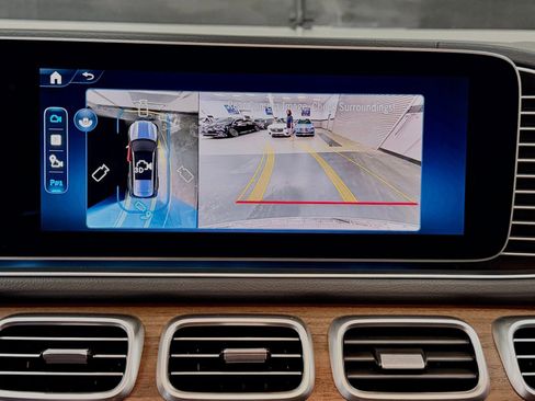 Used 2025 Mercedes-Benz GLS 450 4MATIC image 34