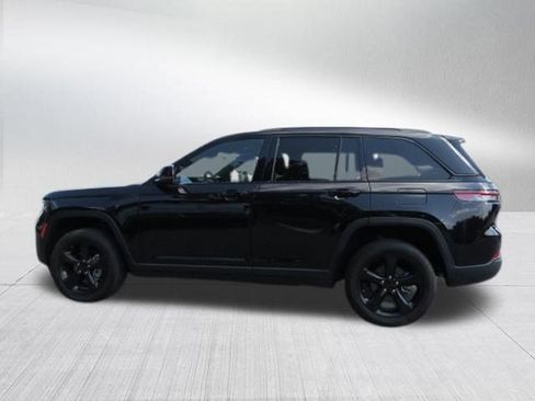 Used 2023 Jeep Grand Cherokee Altitude AWD/4WD image 7