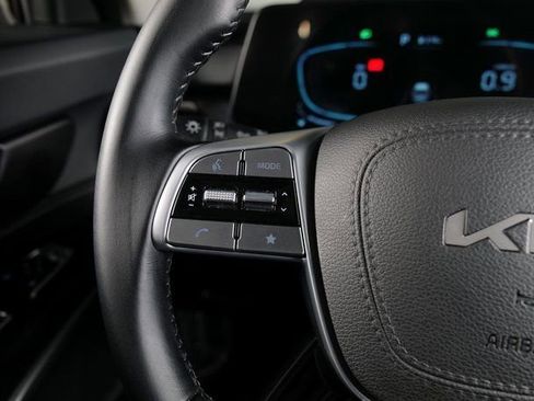 Used 2025 Kia Telluride LX image 18