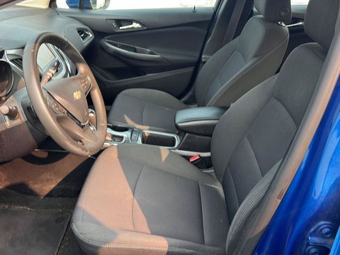 Used 2017 Chevrolet Cruze LT w/ Convenience Package FWD image 11