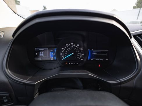 Used 2024 Ford Edge Titanium image 13