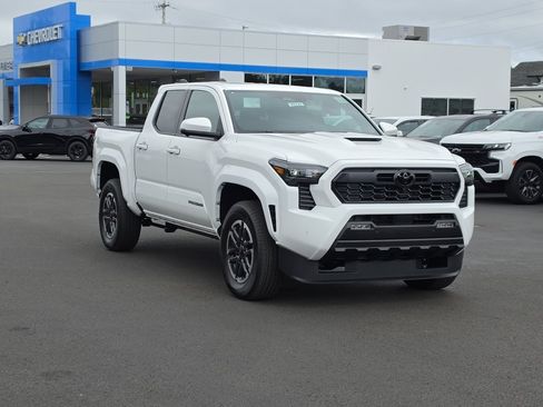 New 2026 Toyota Tacoma TRD Sport w/ TRD Sport Premium Package AWD/4WD image 2