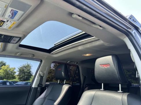 Used 2020 Toyota 4Runner Venture w/ Moonroof Package AWD/4WD image 23
