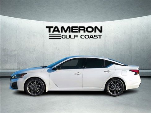 Used 2023 Nissan Altima 2.0 SR image 2