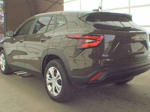 Used 2024 Chevrolet Trax LS FWD image 8