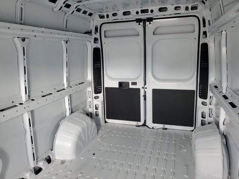 Used 2025 RAM ProMaster 2500 w/ Convenience Group image 20