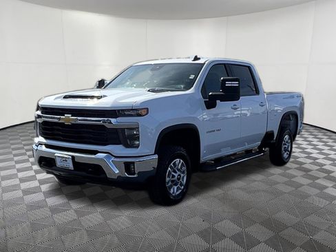 Used 2025 Chevrolet Silverado 2500 LT w/ Convenience Package image 3