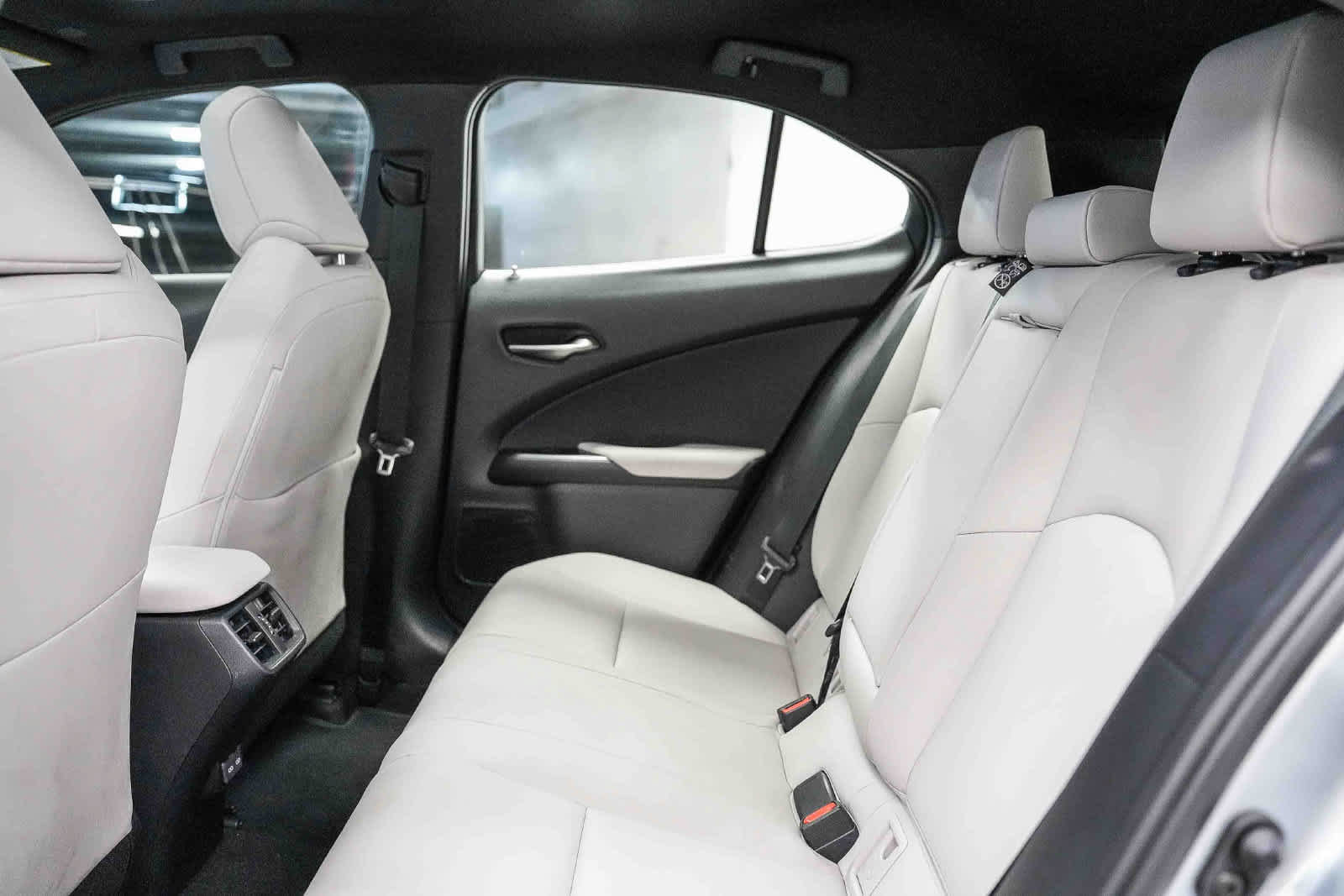 Certified 2025 Lexus UX 300h FWD w/ Accessory Package (Z2) image 18