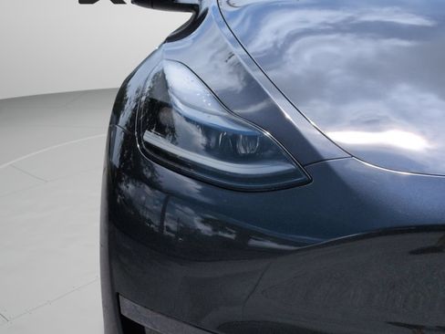 Used 2024 Tesla Model Y 2WD image 12