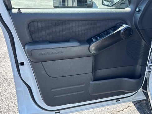 Used 2009 Ford Explorer XLT image 11